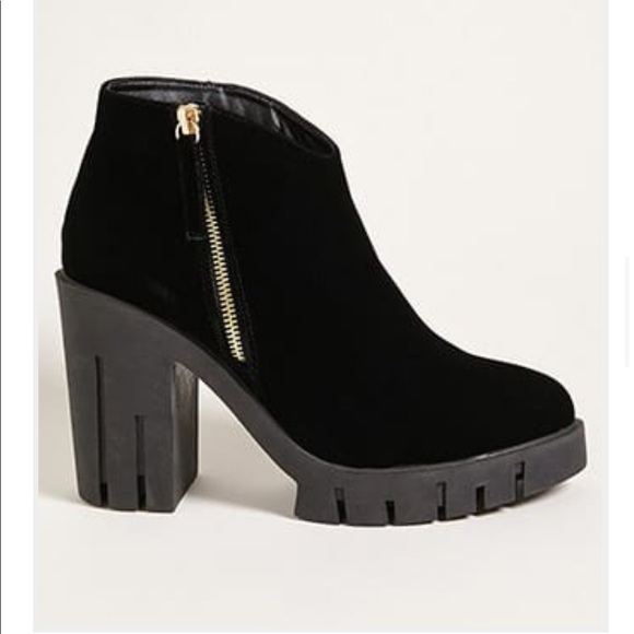 FOREVER 21 VELVET BLACK ANKLE BOOTIES - Picture 4 of 4